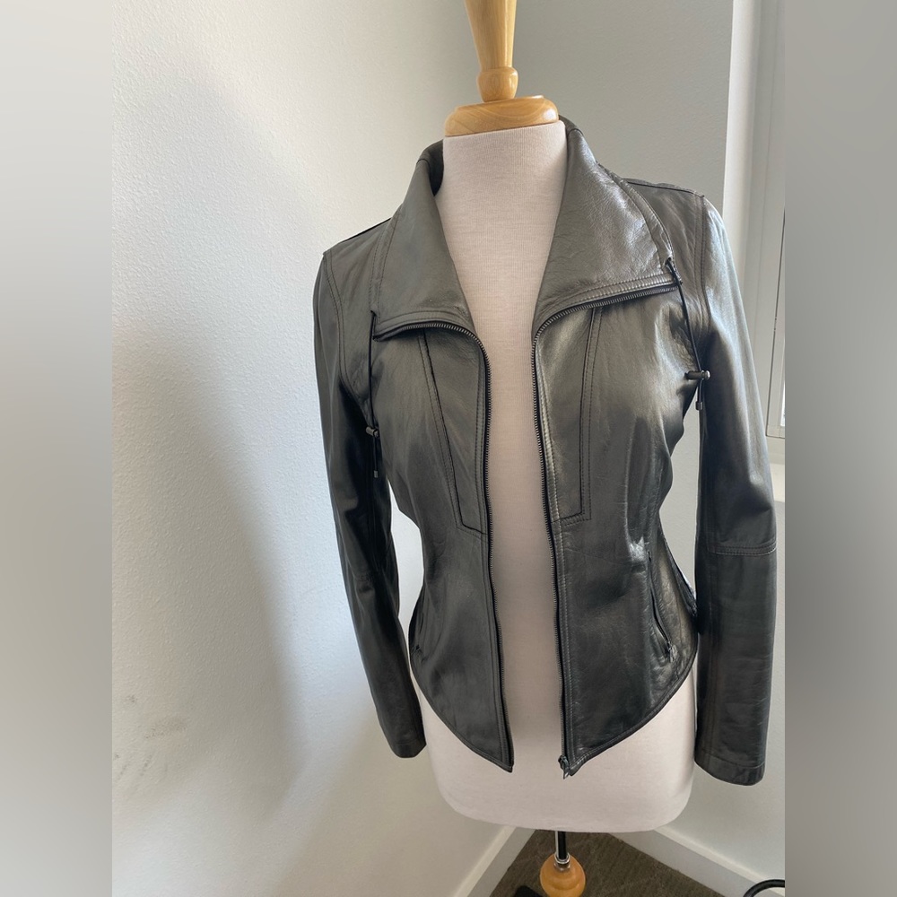 EUC Elie Tahari metallic silver grey leather jacket with silky black lining XS